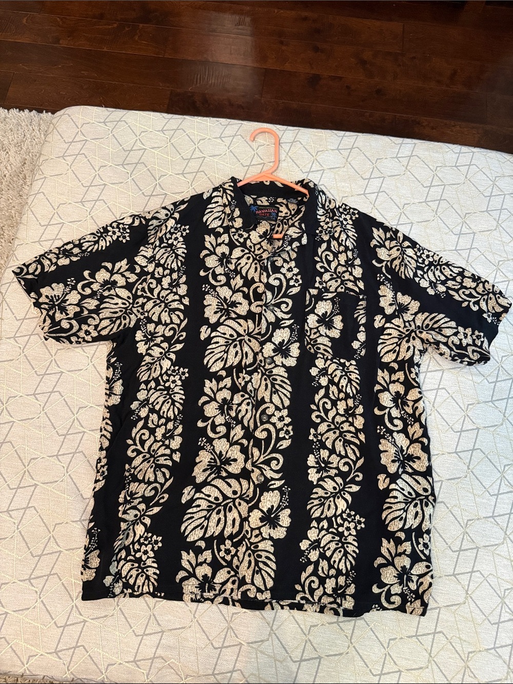 Men's Black Hawaiian Floral Short-Sleeve Shirt